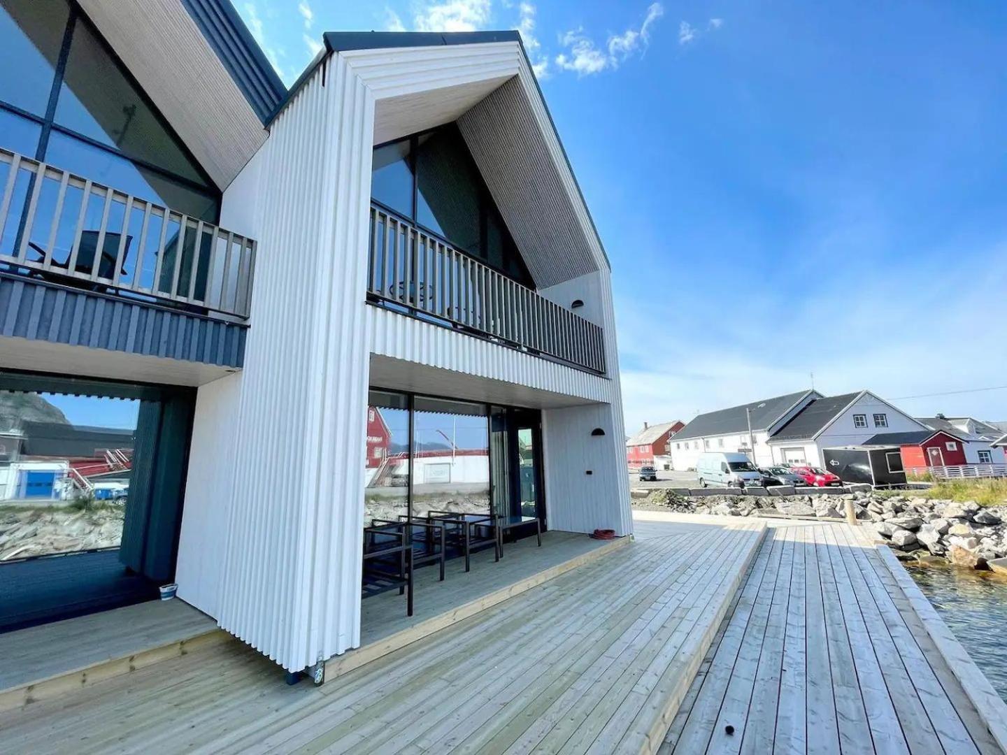 Attraktiv Leilighet Pa Kaikanten I Henningsvaer Exteriér fotografie