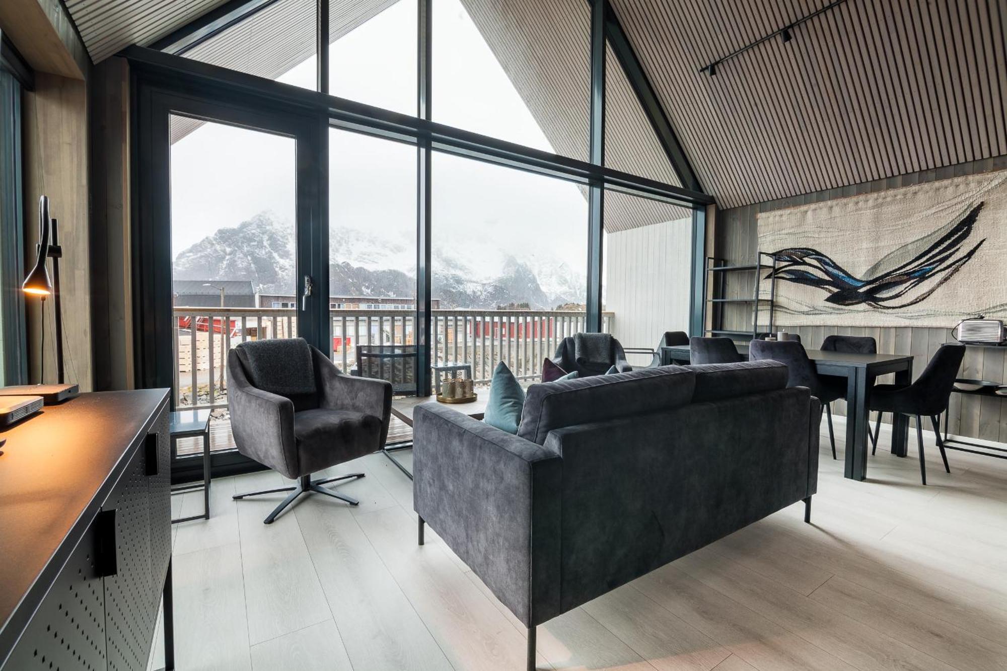 Attraktiv Leilighet Pa Kaikanten I Henningsvaer Exteriér fotografie